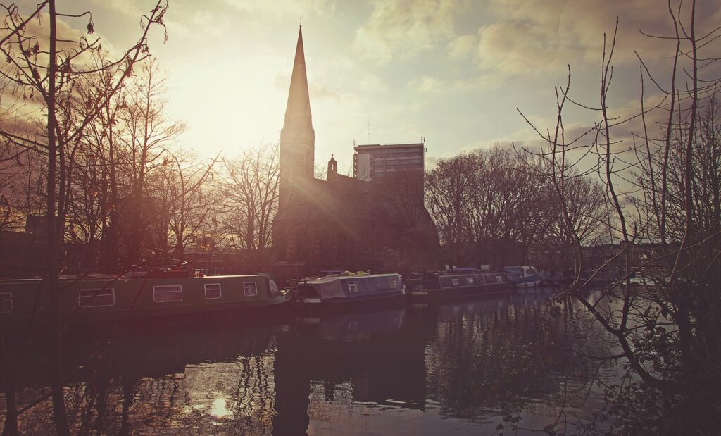 canal boat hire